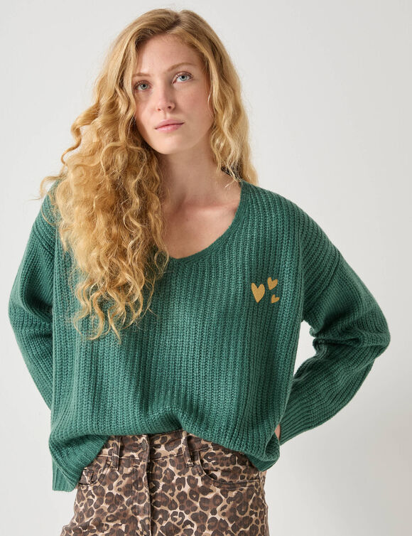 Pull loose col V cœurs brodés, maille anglaise toucher doux (vert)