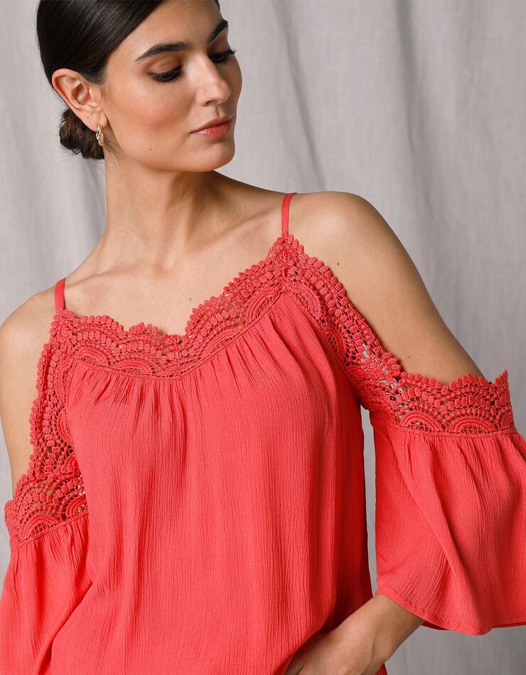 Blouse crépon et macramé épaules dénudées (corail) Blouse crépon et macramé épaules dénudées (corail)