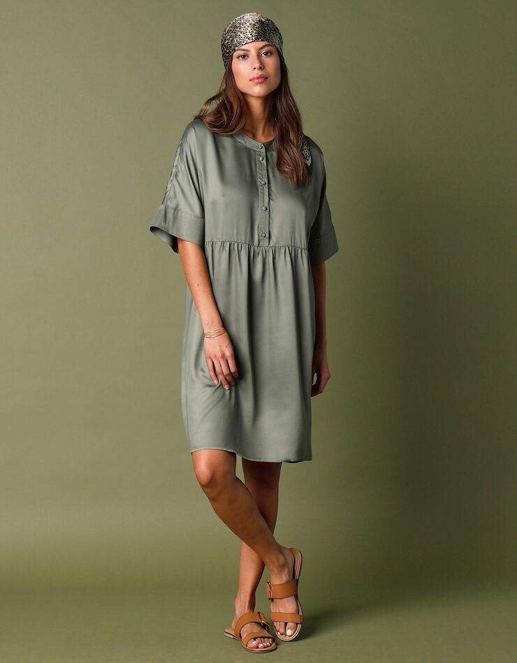 Robe courte ample en satin (kaki)