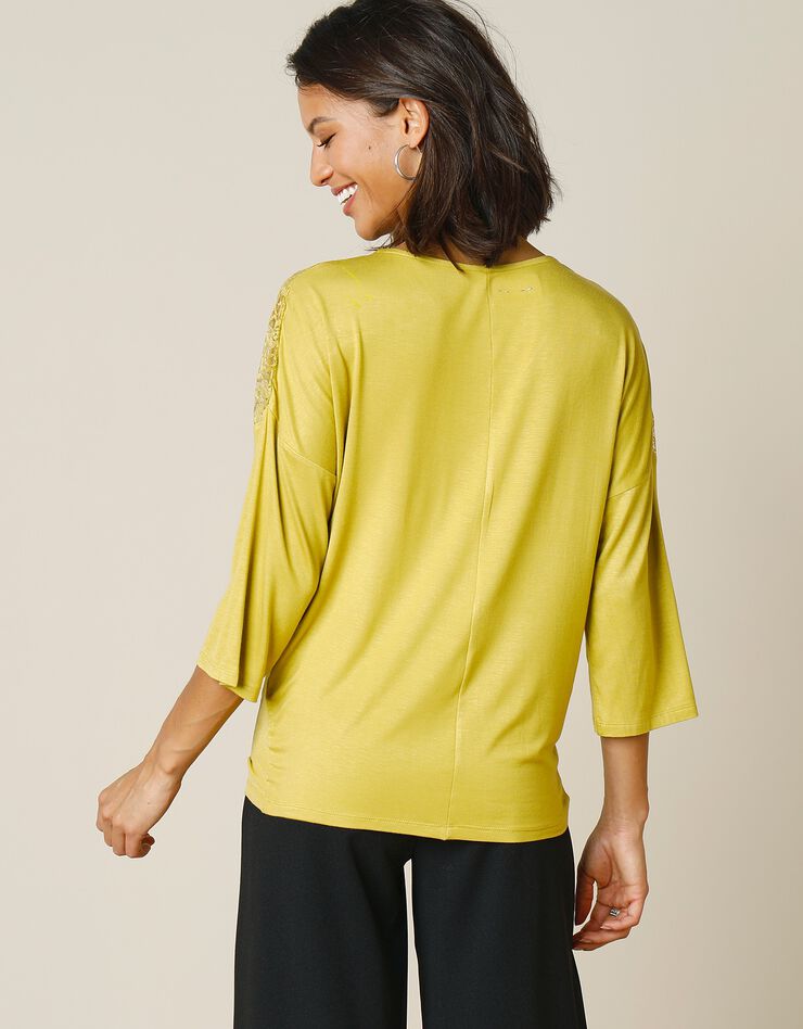 Tee-shirt col V zippé empiècement dentelle - manches 3/4 (vert mousse) Tee-shirt col V zippé empiècement dentelle - manches 3/4 (vert mousse)