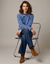 Pull col montant volant&eacute;, maille poilue et tulle brod&eacute; (bleu)
