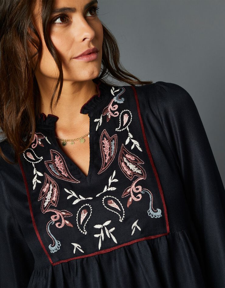 Blouse brodée manches longues (noir) Blouse brodée manches longues (noir)