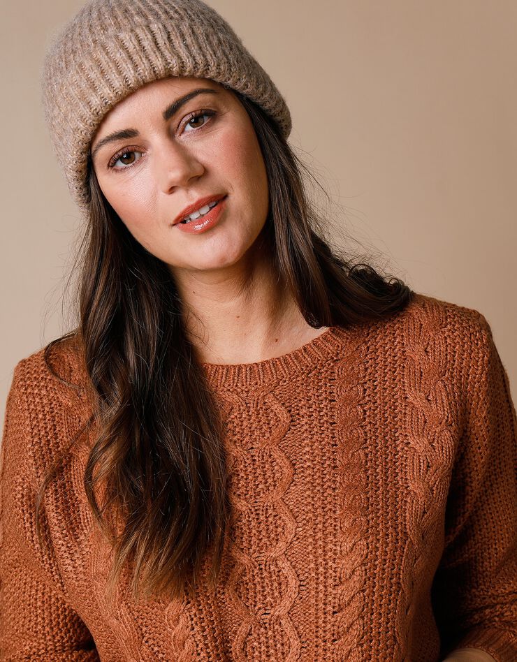 Pull col rond, maille torsadée (noisette) Pull col rond, maille torsadée (noisette)