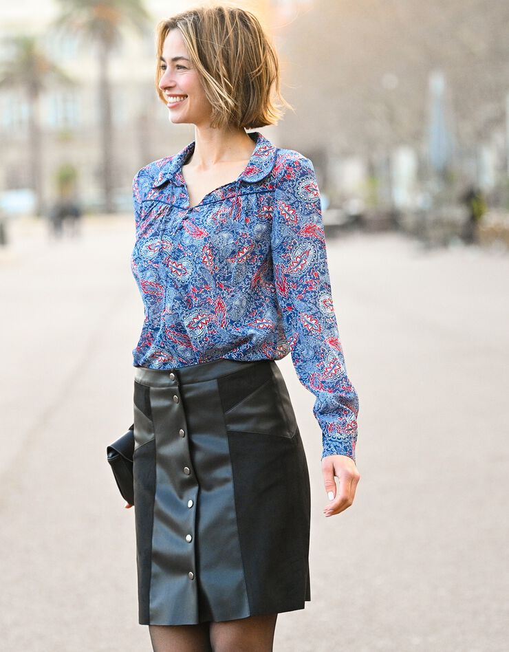 Blouse col chemise en voile imprimé (indigo / rouge) Blouse col chemise en voile imprimé (indigo / rouge)
