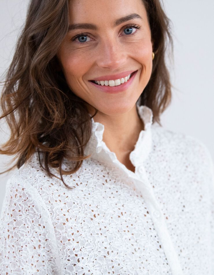 Blouse col montant volantée, dentelle (écru) Blouse col montant volantée, dentelle (écru)