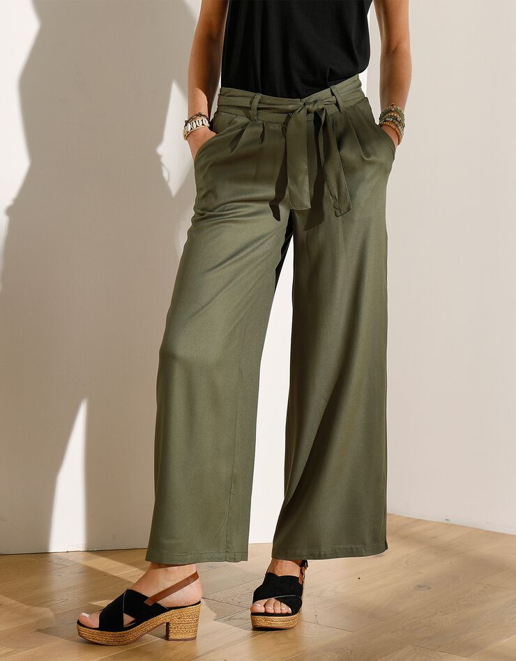 Pantalon ceinturé large et fluide longueur 7/8ème (kaki) Pantalon ceinturé large et fluide longueur 7/8ème (kaki)