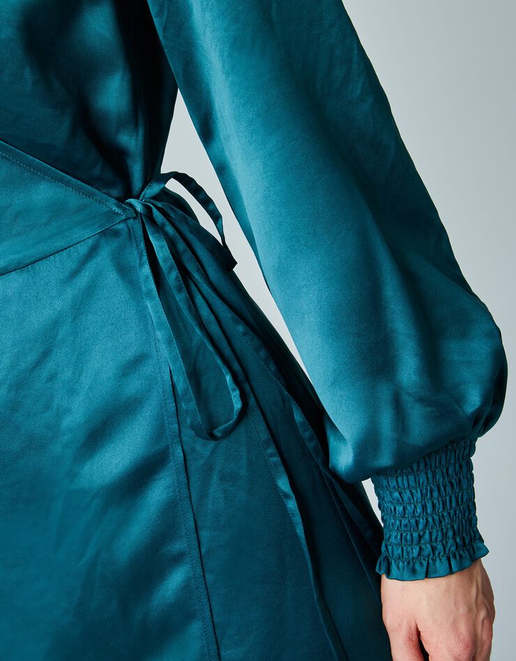 Robe portefeuille satin unie à manches longues (vert foncé) Robe portefeuille satin unie à manches longues (vert foncé)