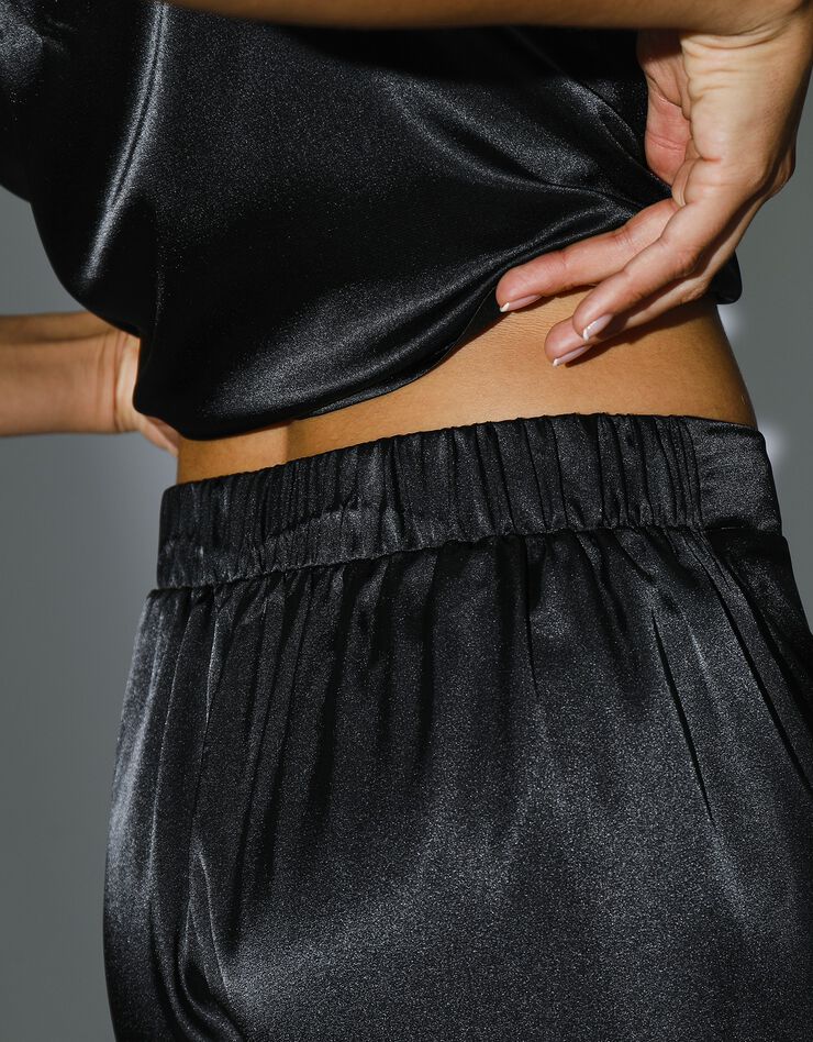 Pyjama large satin et dentelle (noir) Pyjama large satin et dentelle (noir)