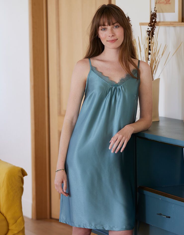 Nuisette courte en satin uni (vert grisé) Nuisette courte en satin uni (vert grisé)