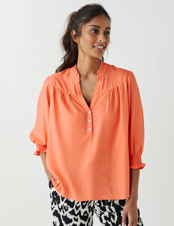 Blouse unie col tunisien, manches coudes smock&eacute;es (corail)