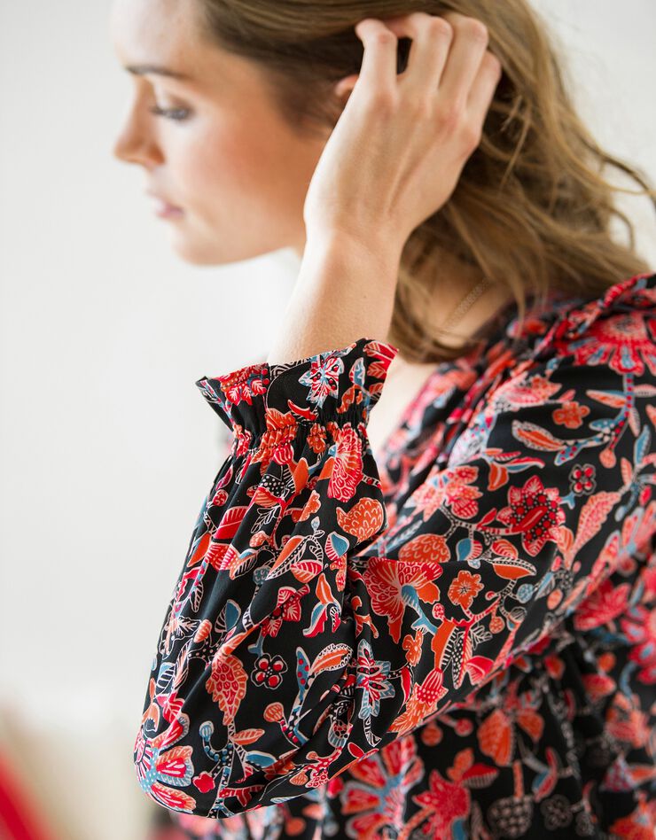 Blouse volantée boutonnée fleurie (noir / vermillon) Blouse volantée boutonnée fleurie (noir / vermillon)