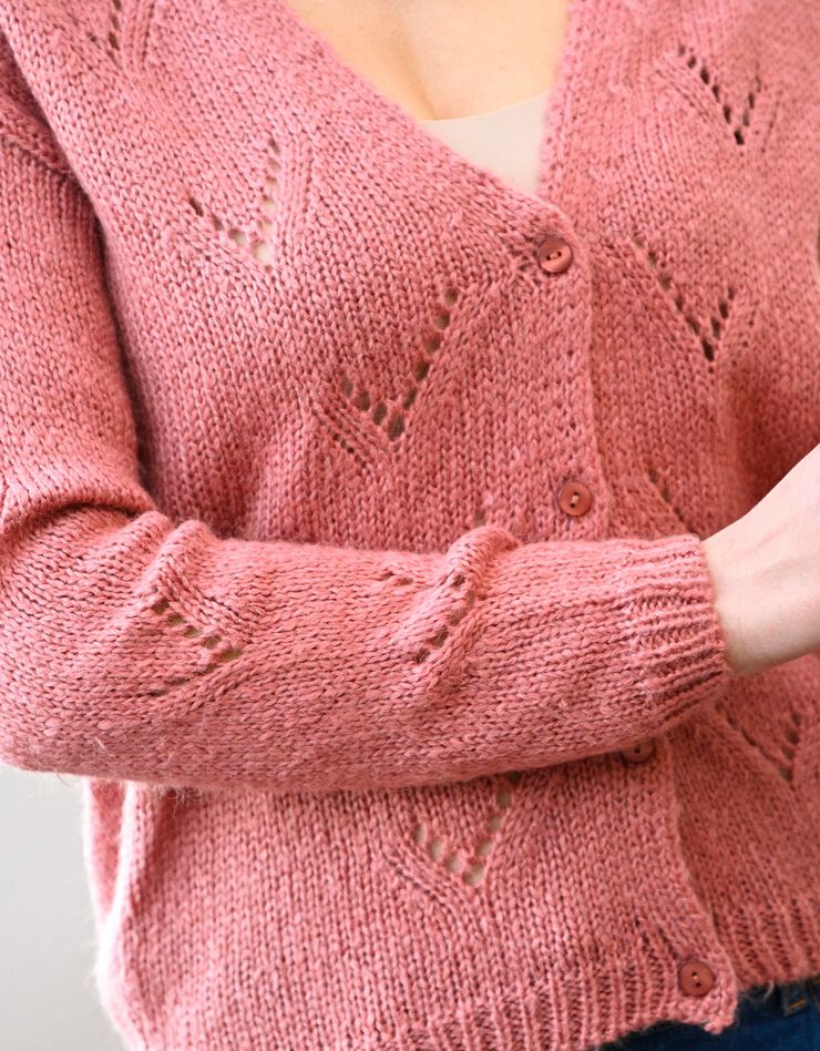 Gilet ajouré boutonné, toucher mohair (rose blush) Gilet ajouré boutonné, toucher mohair (rose blush)