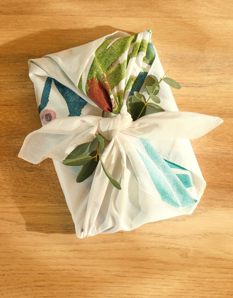 Tissu cadeau furoshiki imprimé taille S, lot de 4 - collection upcycling (blanc / vert) Tissu cadeau furoshiki imprimé taille S, lot de 4 - collection upcycling (blanc / vert)