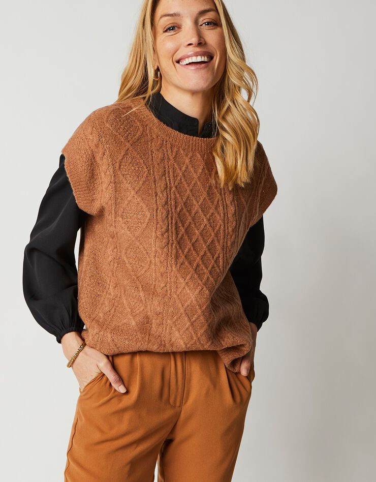 Pull torsadé sans manches, épaules tombantes (caramel)