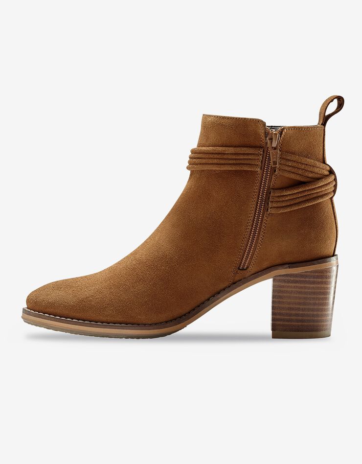 Boots en croûte de cuir à talon et pompons (beige foncé) Boots en croûte de cuir à talon et pompons (beige foncé)