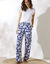 Pantalon large fluide imprimé, coupe large (bleu / blanc)