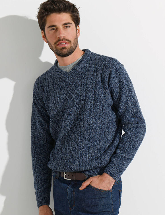 Pull col V maille irlandaise (bleu mouliné)