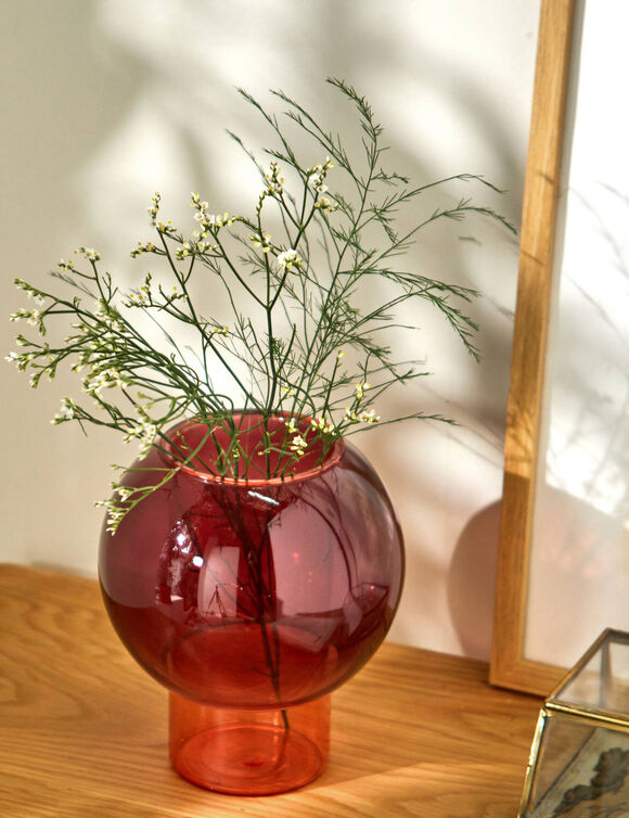 Vase boule en verre teinté, hauteur 17 cm (grenat)