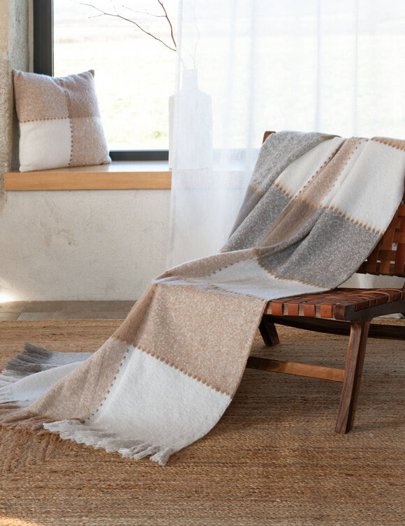 Plaid &agrave; carreaux toucher doux (beige)