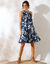 Robe courte imprimée sans manches (bleu / écru)