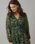 Robe manches longues détails volantés, voile jacquard imprimé (noir / vert)