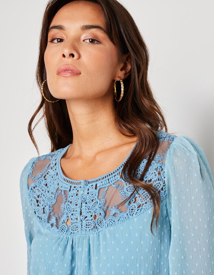 Blouse macramé unie, voile plumetis (bleu grisé) Blouse macramé unie, voile plumetis (bleu grisé)
