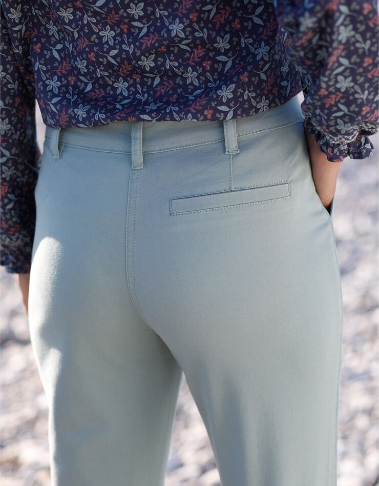 Pantalon chino à poches plaquées (vert) Pantalon chino à poches plaquées (vert)