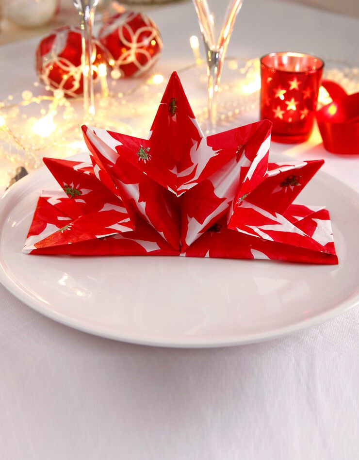 Serviette pré-pliée imprimée poinsettia - lot de 12 (unique) Serviette pré-pliée imprimée poinsettia - lot de 12 (unique)