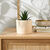 Plante verte artificielle et pot en ciment (beige)