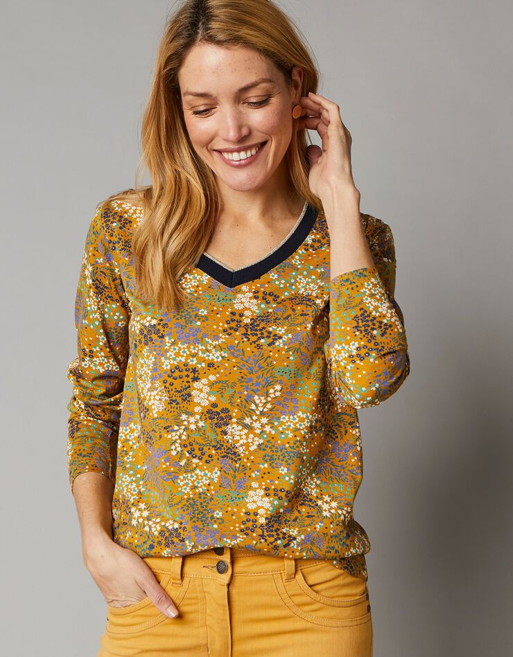 Tee-shirt col V imprimé patchwork (safran) Tee-shirt col V imprimé patchwork (safran)