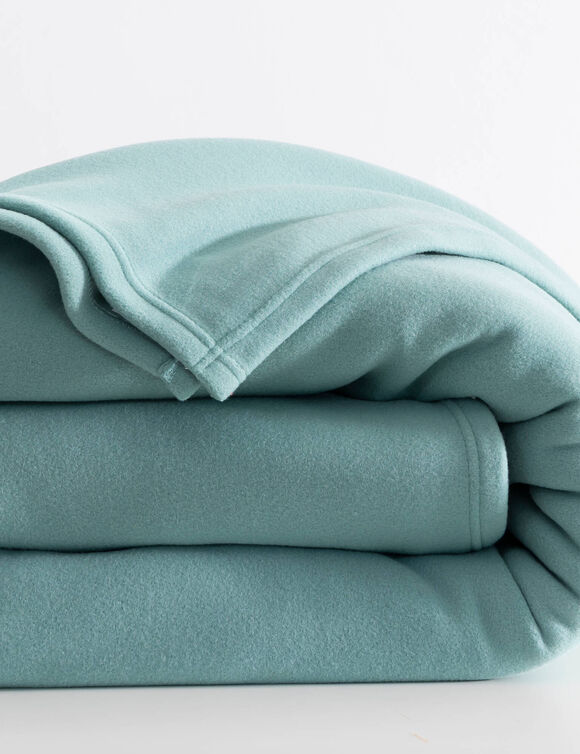 Composition • Maille polaire 100% polyester, 450 g/m²  Description • Couverture polaire Thermotec® réputée pour ses qualités d'excellence : contact i (eucalyptus)