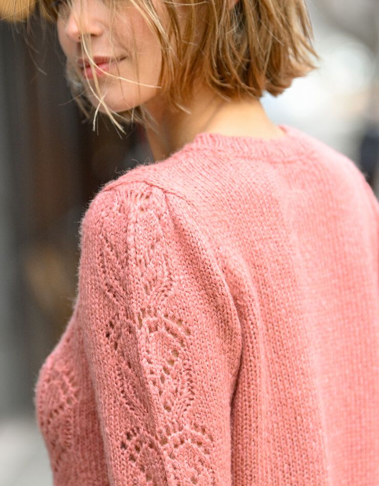 Pull ajouré épaules froncées (rose pâle) Pull ajouré épaules froncées (rose pâle)