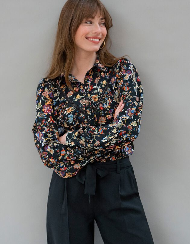 Chemisier fluide avec macramé, imprimé fleurs indiennes  (noir / tomette)