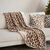 Plaid cocooning imprim&eacute; l&eacute;opard (beige / marron)