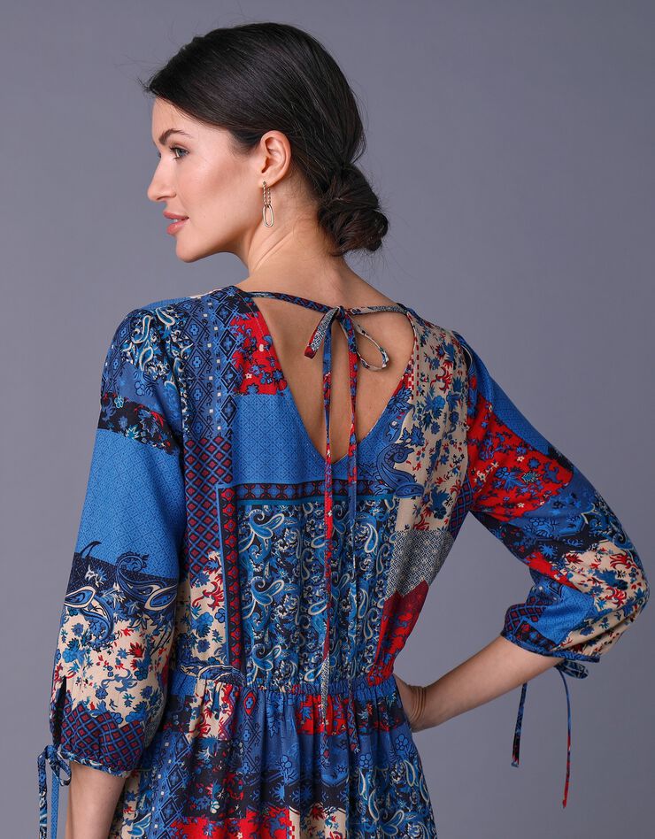 Robe longue imprimé patchwork col V (bleu / rouge)