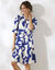 Robe boutonnée imprimée, col tunisien (bleu)
