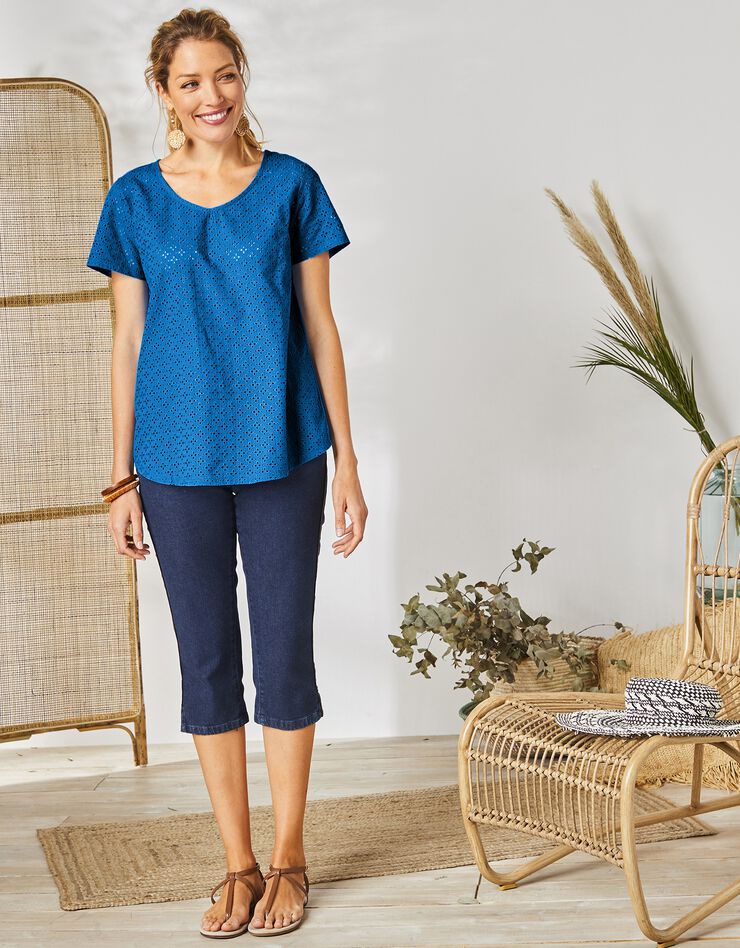 Tee-shirt col V, broderie anglaise (bleu)