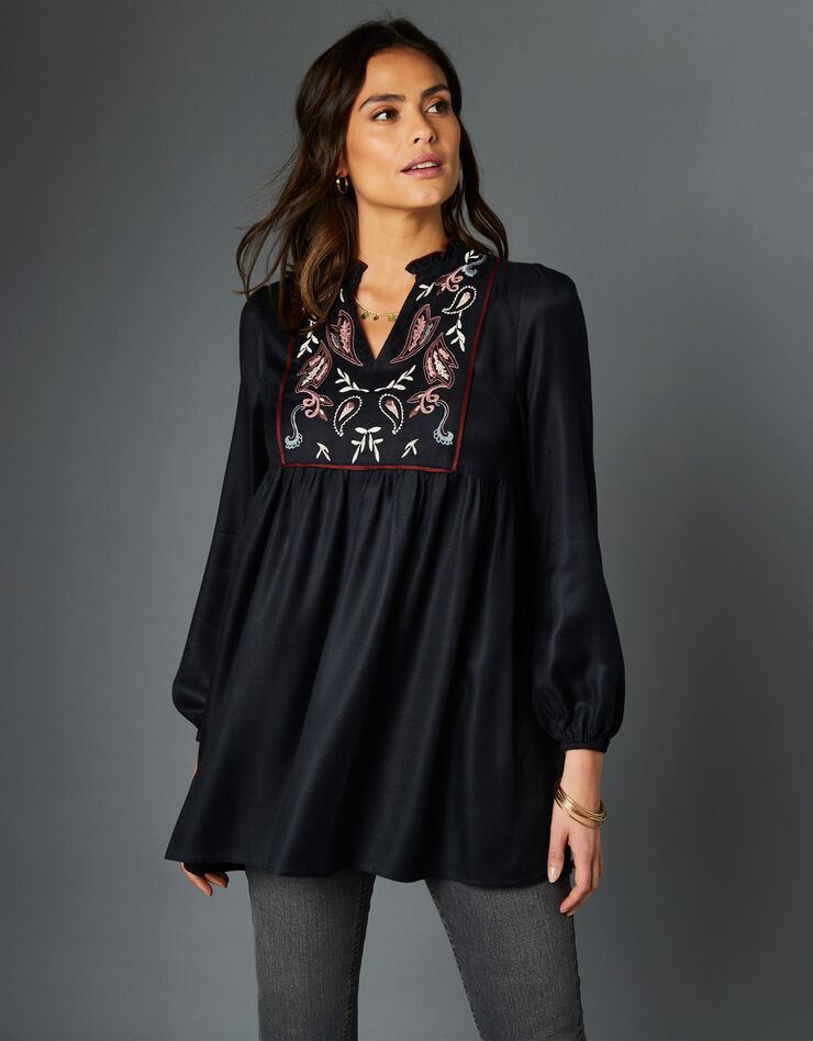 Blouse brodée manches longues (noir) Blouse brodée manches longues (noir)