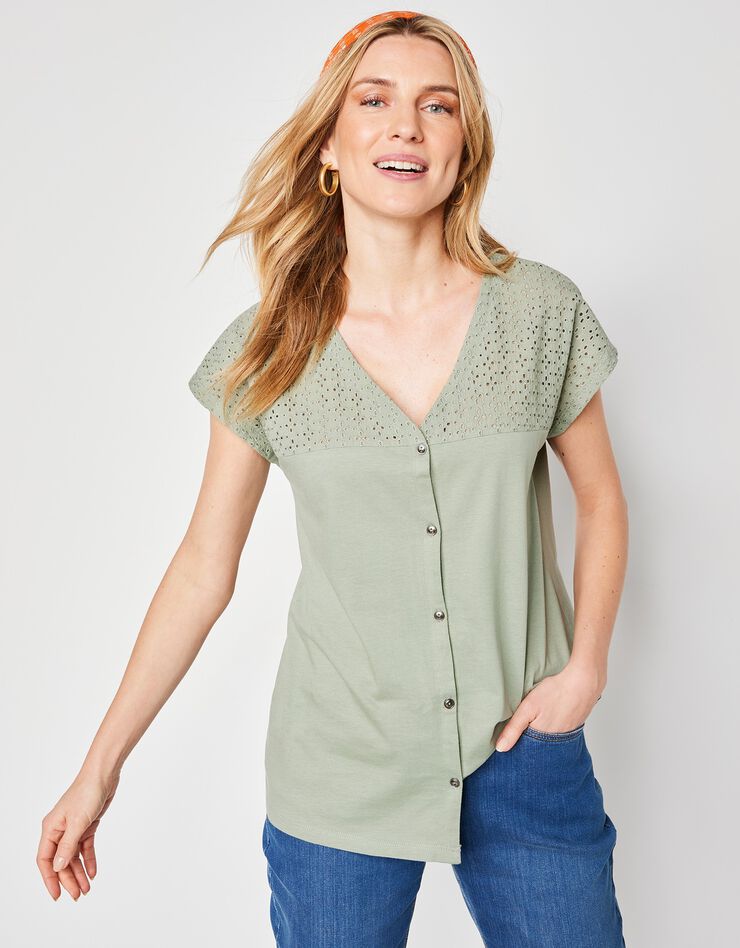 Tee-shirt boutonné, broderie anglaise (vert grisé) Tee-shirt boutonné, broderie anglaise (vert grisé)