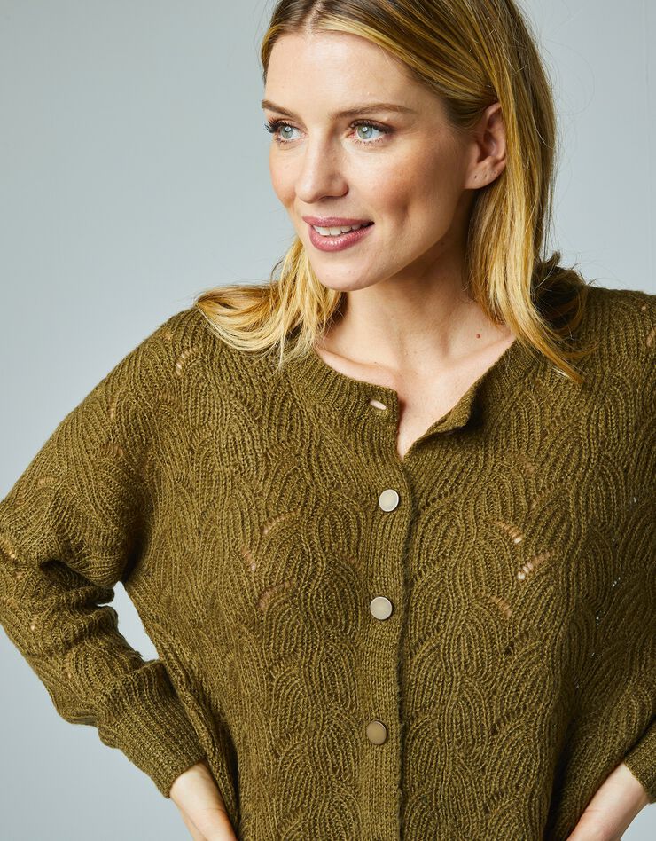 Gilet boutonné col rond maille fantaisie ajourée (vert olive) Gilet boutonné col rond maille fantaisie ajourée (vert olive)