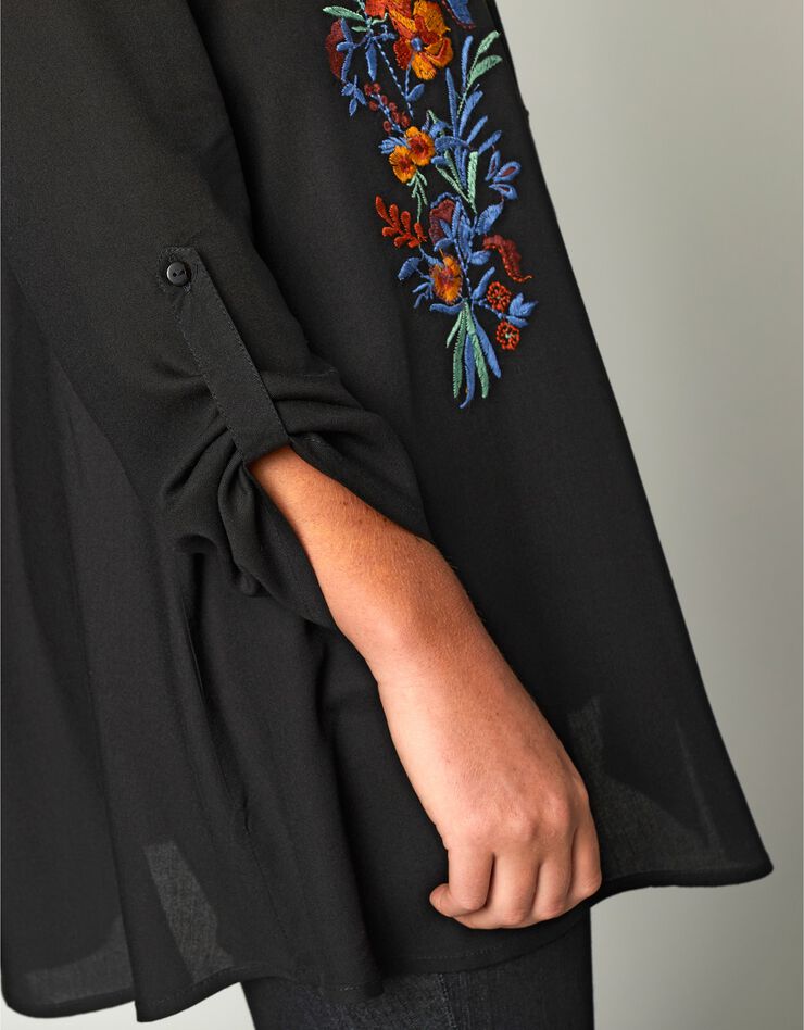 Tunique boutonnée col chemisier brodée (noir) Tunique boutonnée col chemisier brodée (noir)