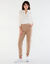 Pantalon gainant, coupe "mom" taille haute (sable)