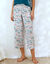Pantacourt de pyjama imprimé Ikat (sable / bleu)