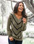 Pull col V ray&eacute;, maille anglaise toucher doux (kaki / noir)