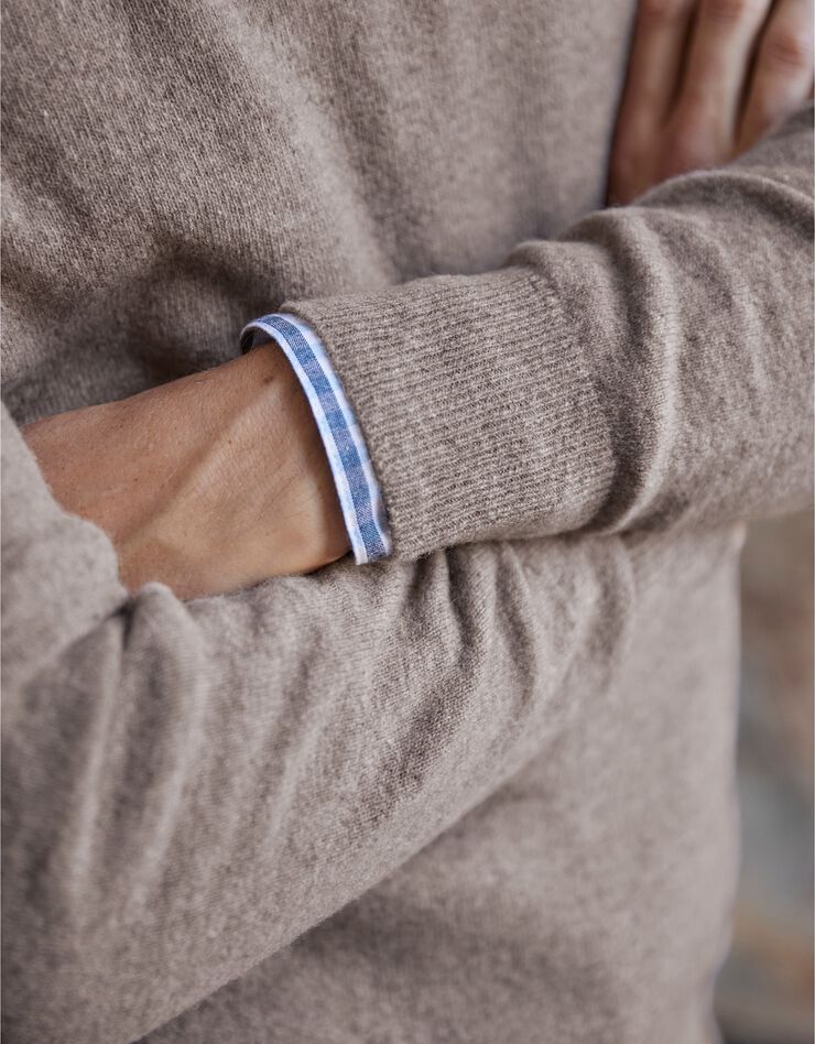Pull col rond 80% laine (taupe clair) Pull col rond 80% laine (taupe clair)