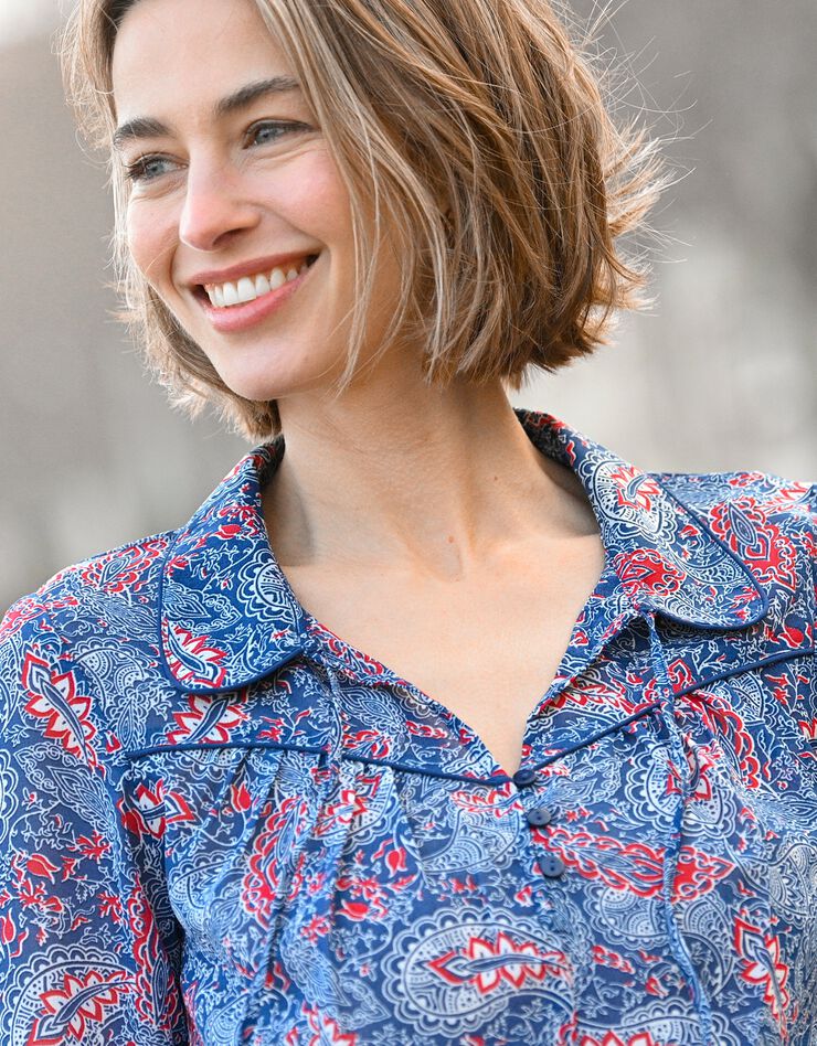 Blouse col chemise en voile imprimé (indigo / rouge) Blouse col chemise en voile imprimé (indigo / rouge)