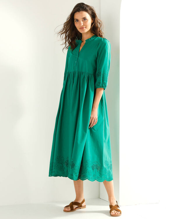 Robe manches 3/4, d&eacute;tails en broderie anglaise (vert)