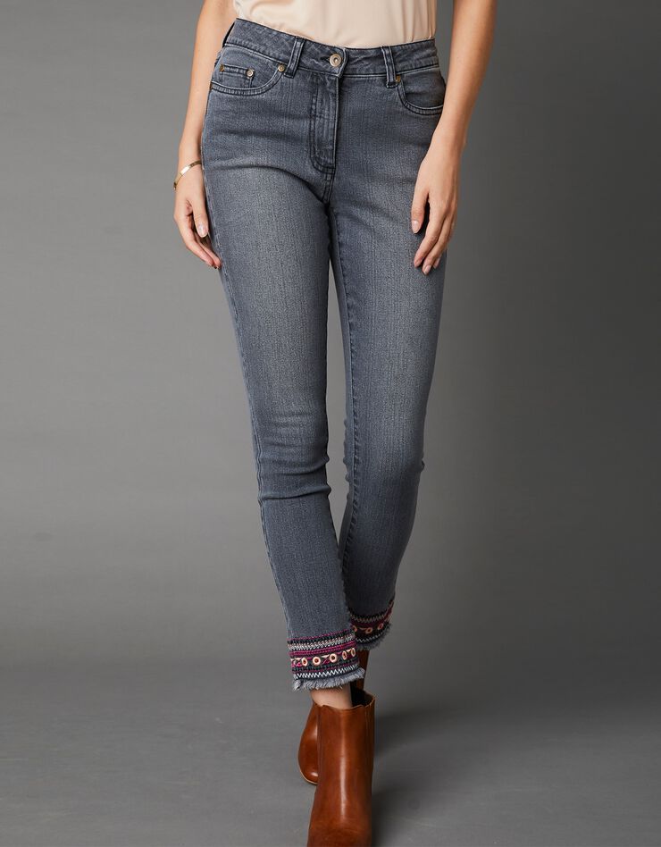 Jean 7/8ème coupe fuselée brodée à la base (gris anthracite) Jean 7/8ème coupe fuselée brodée à la base (gris anthracite)