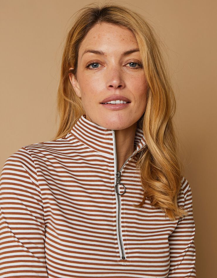 Tee-shirt col montant zippé rayé (noisette / blanc)
