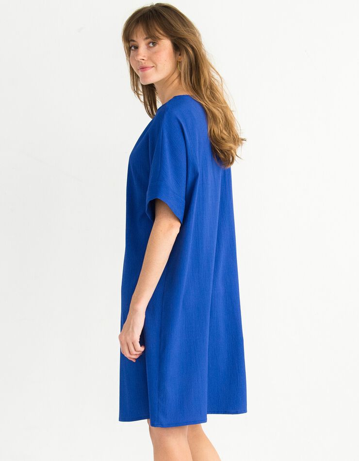 Robe forme housse unie manches courtes tissu texturé (iris) Robe forme housse unie manches courtes tissu texturé (iris)